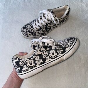 Disney Mickey Mouse Canvas Low Top Sneakers Women's Size 10 Black White